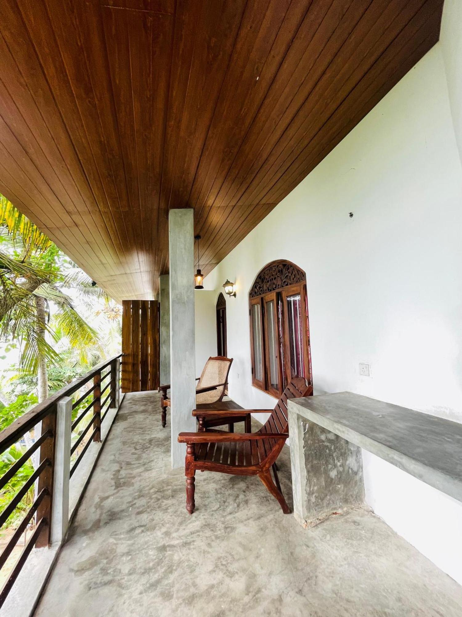 Sunset Colony Beach Resort Unawatuna Exterior photo