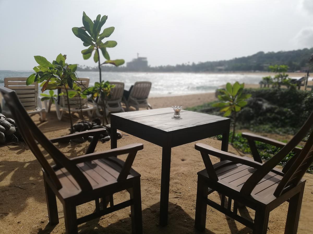 Sunset Colony Beach Resort Unawatuna Exterior photo