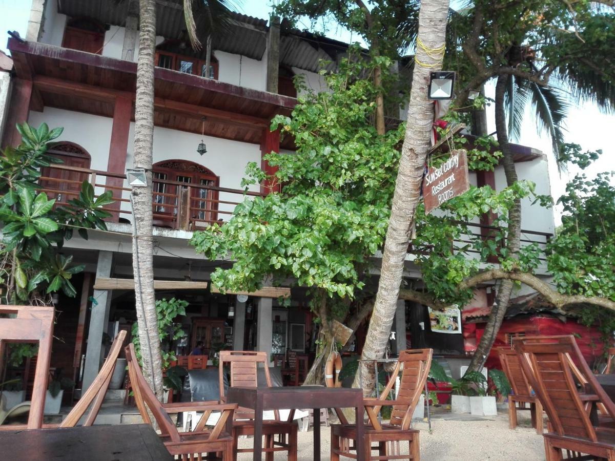 Sunset Colony Beach Resort Unawatuna Exterior photo