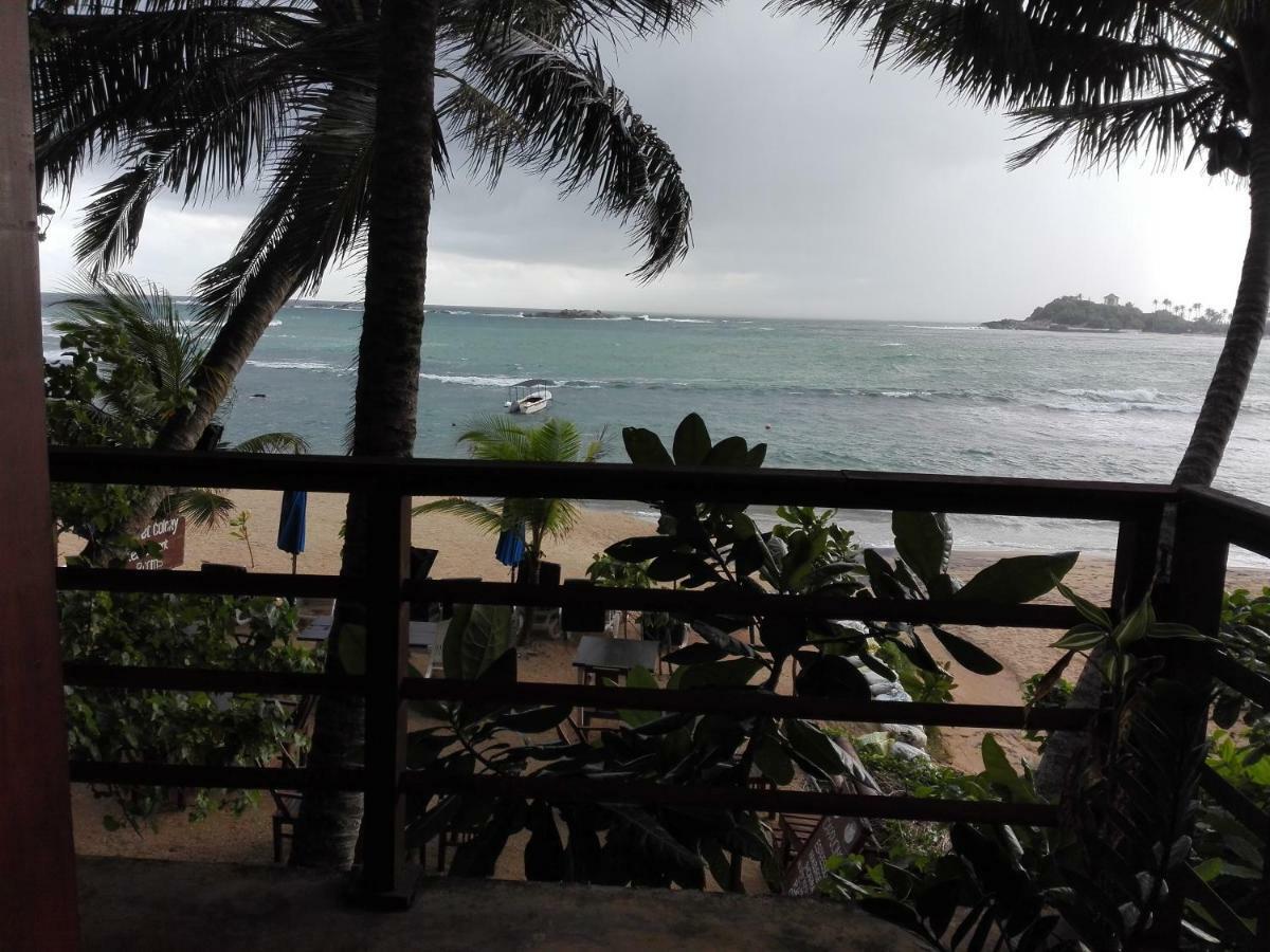 Sunset Colony Beach Resort Unawatuna Exterior photo