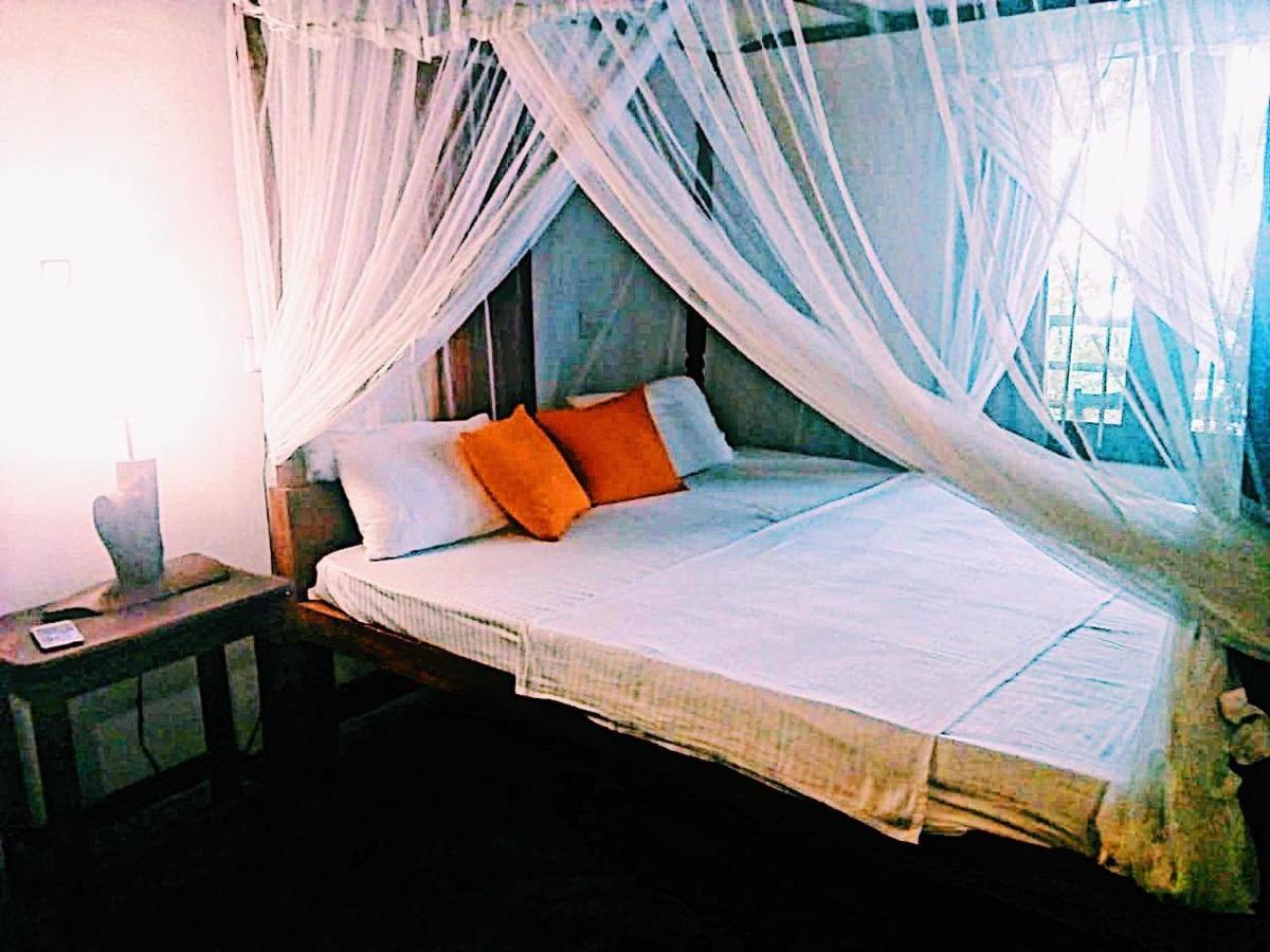 Sunset Colony Beach Resort Unawatuna Exterior photo